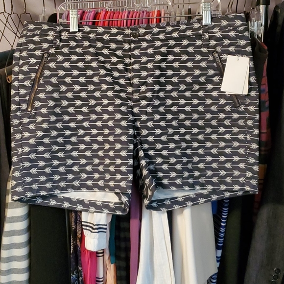 Caslon Pants - Calling gray and white canvas shorts